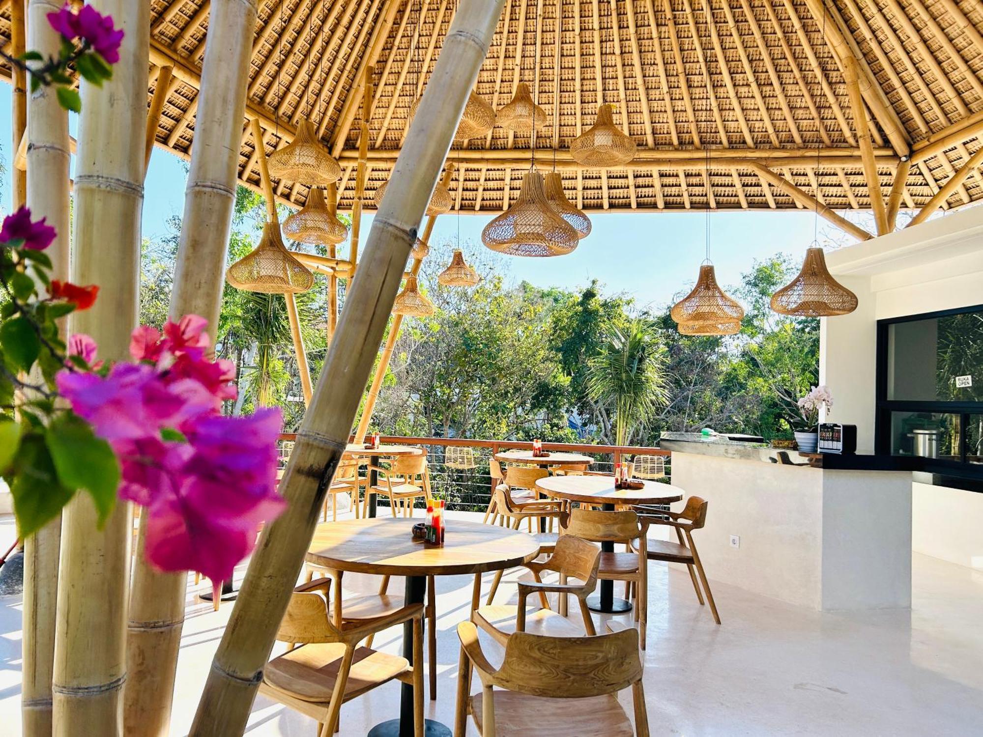 Tregge Surf Camp Uluwatu Hotel Exterior photo